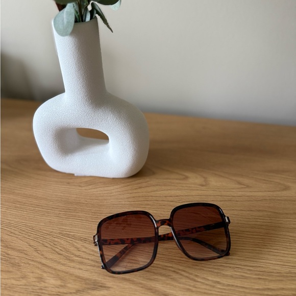 Tortoise Shell Square Sunglasses - Picture 2 of 3